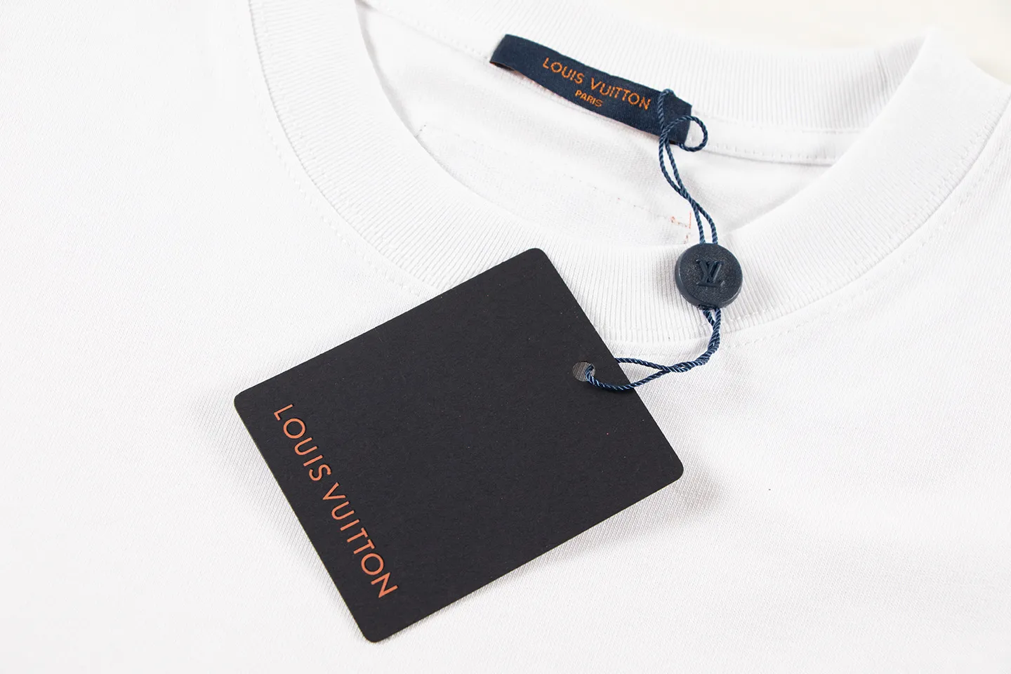 🅿️160 Style: 2026 new LOUIS VUITTON short-sleeved T-shirt Material: High version 300g double yarn combed cotton Size: S～XL Color: White Style number: H157